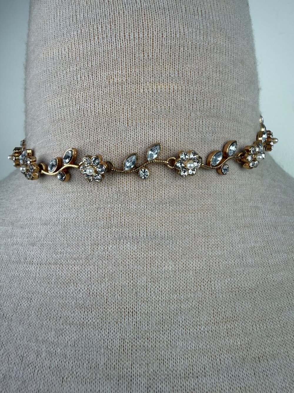 Gold Tone Flower Rhinestone & Faux Pearl Link Choker Necklace 13-15"